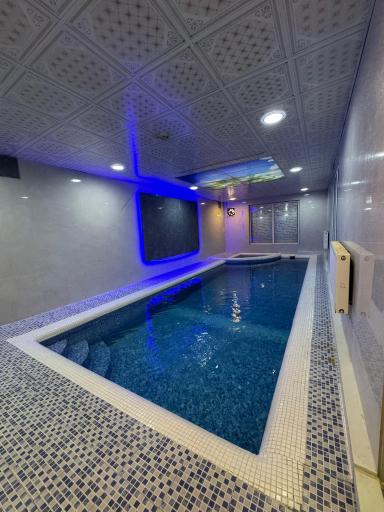 عکس عمارت یزدان