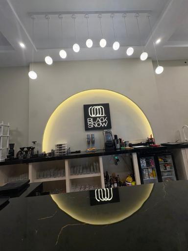 عکس کافی‌شاپ برف سیاه