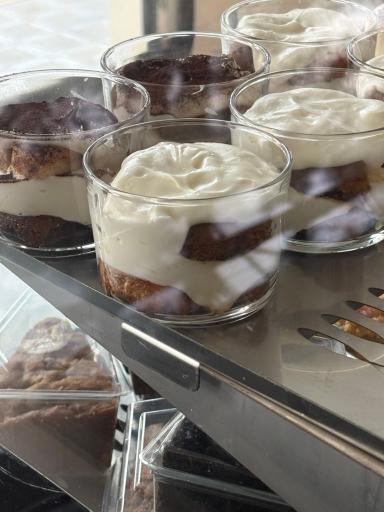 عکس کافی‌شاپ برف سیاه