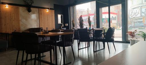 رستوران من و ما