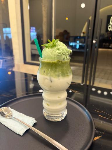 عکس کافی‌شاپ برف سیاه