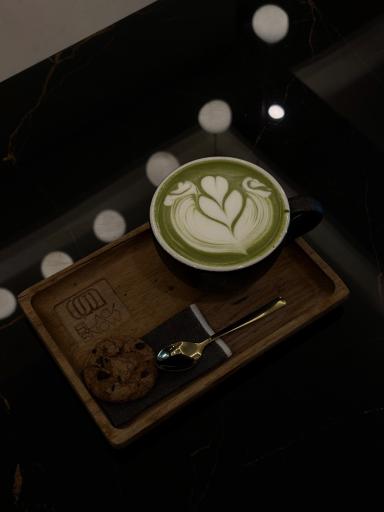 عکس کافی‌شاپ برف سیاه