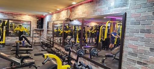 عکس باشگاه بدنسازی قهرمانان افسریه