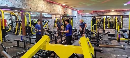 عکس باشگاه بدنسازی قهرمانان افسریه