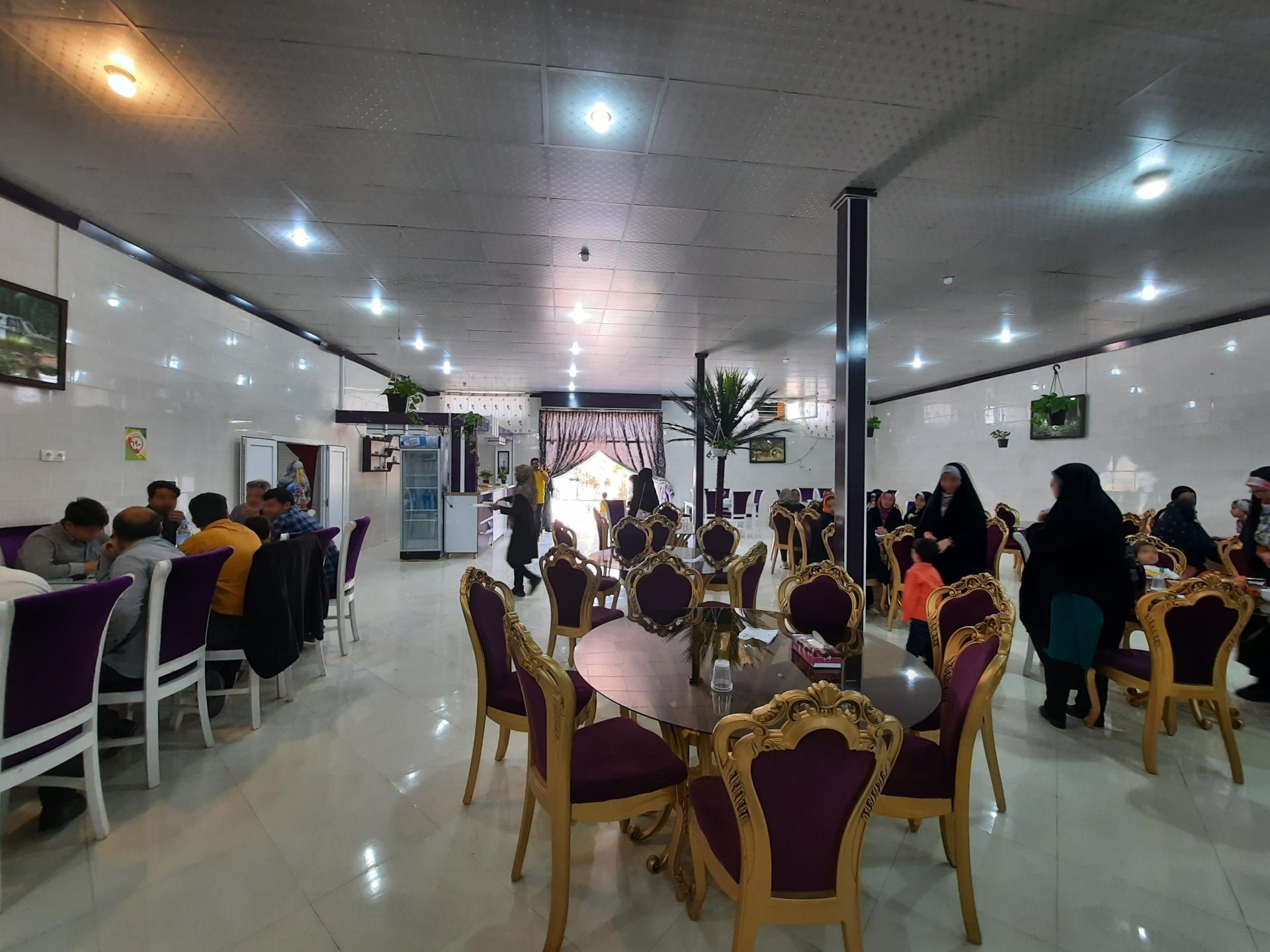 عکس رستوران و مینی تالار گلها