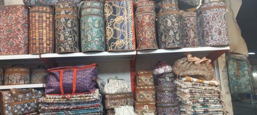عکس پارچه و ترمه سرای پناهنده علی