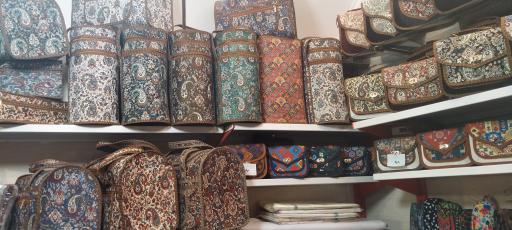 عکس پارچه و ترمه سرای پناهنده علی