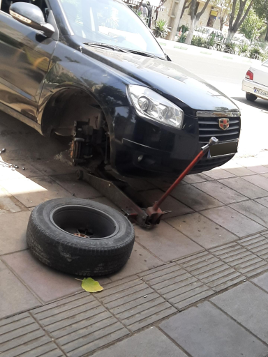 عکس تعمیر بوستر ترمز و دنیای لنت پایتخت