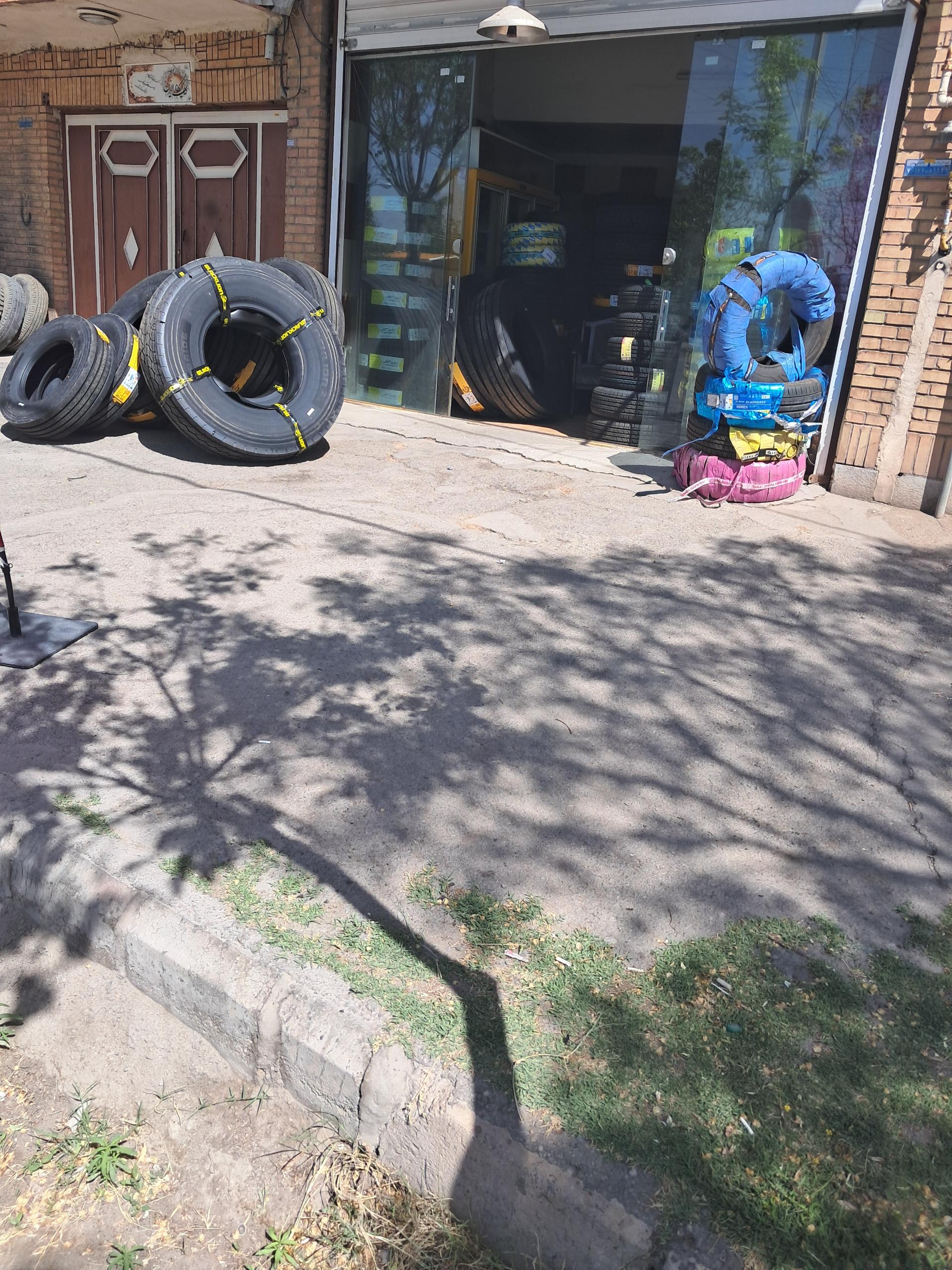 عکس لاستیک فروشی