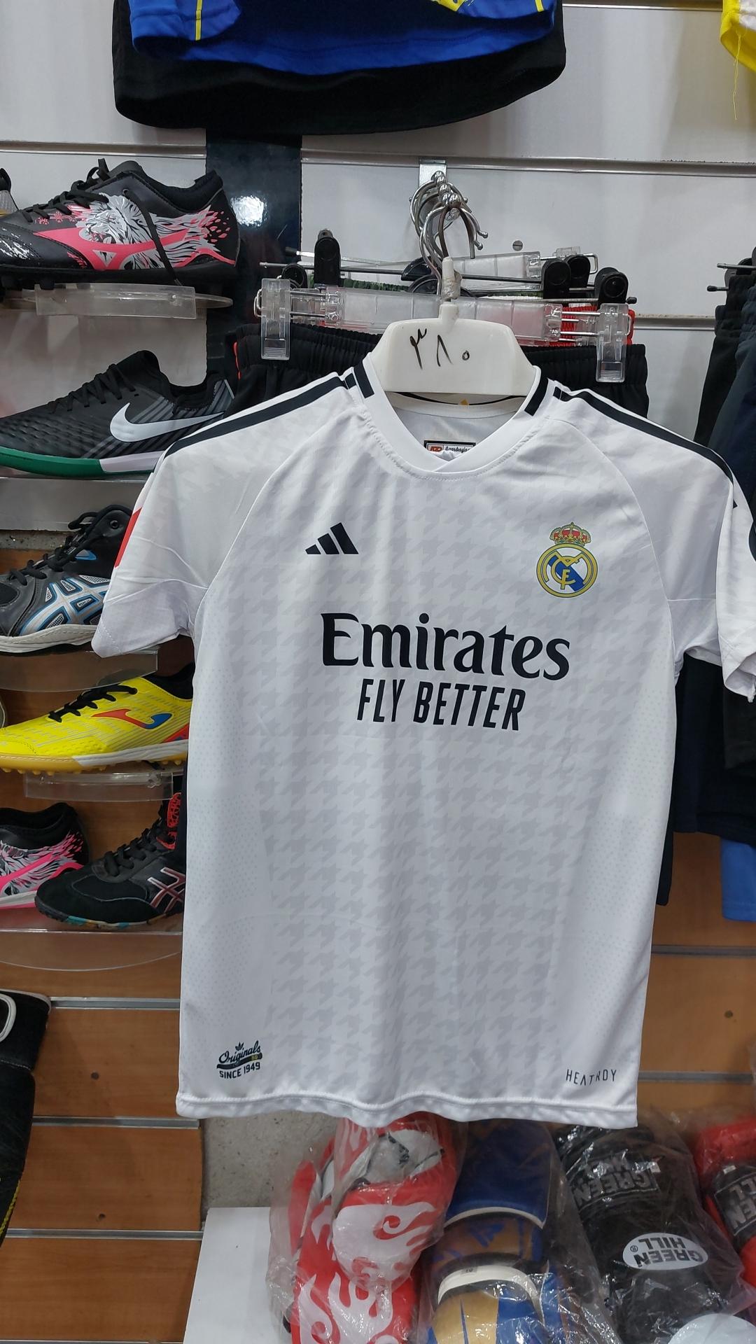 عکس پوشاک و لوازم ورزشی صمدی 