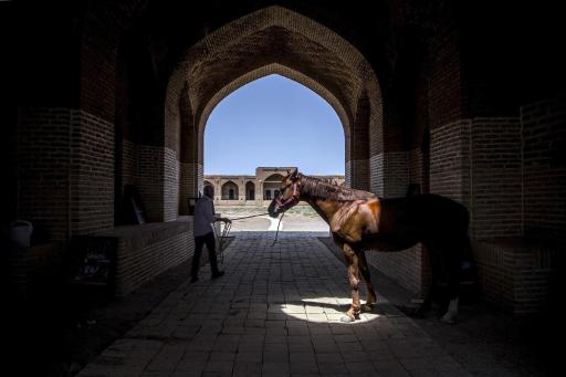 عکس کاروانسرای دیر گچین