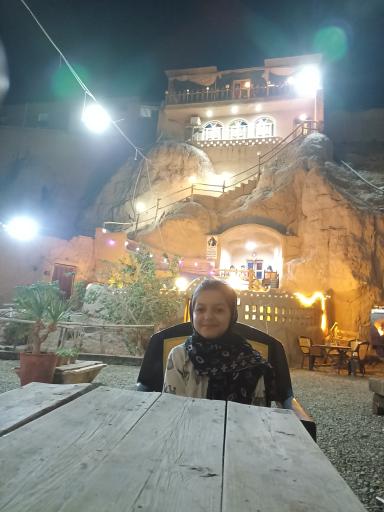 کافی شاپ لب خندق