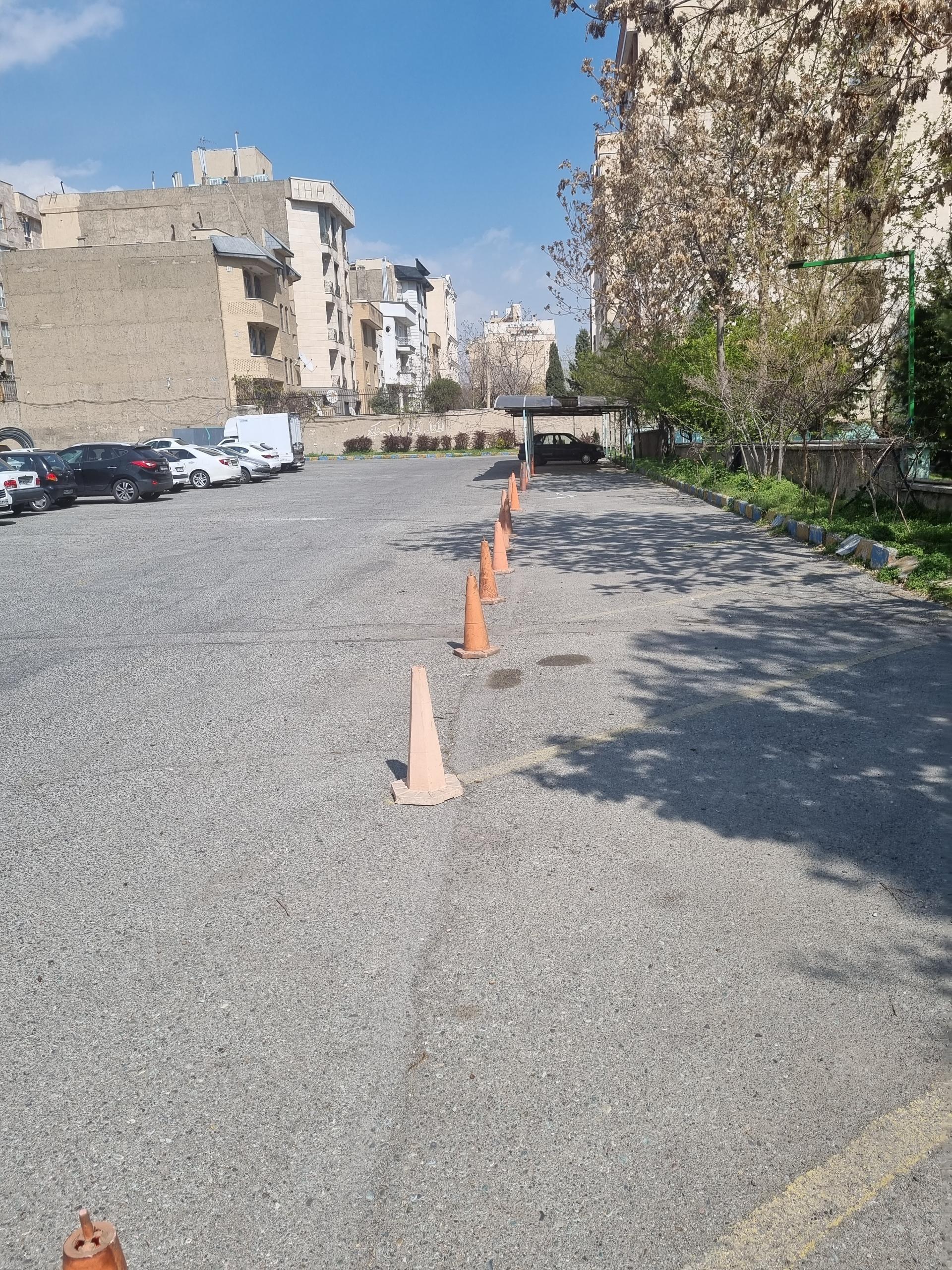 عکس پارکینگ شبانه روزی زیتون