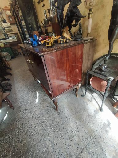 عکس آنتیک فروشی آروم ترک 