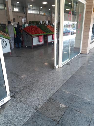 عکس میدان میوه و تره بار آزادی