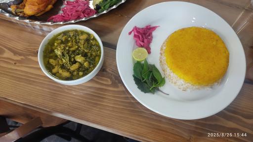 عکس تهیه غذا و رستوران وارنا