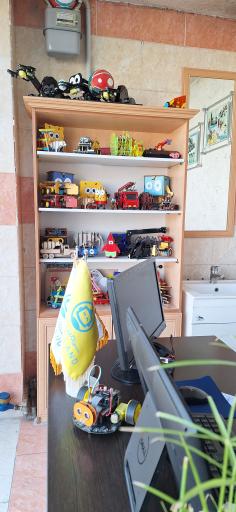 عکس موسسه آموزشی سرزمین ربات‌ها