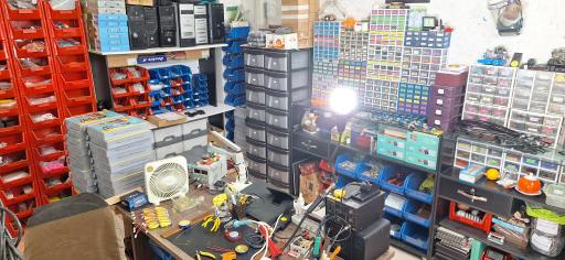 عکس موسسه آموزشی سرزمین ربات‌ها