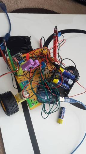 عکس موسسه آموزشی سرزمین ربات‌ها