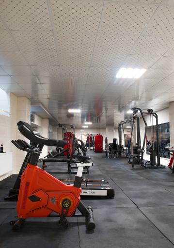 عکس باشگاه ورزشی بانوان آزیسام