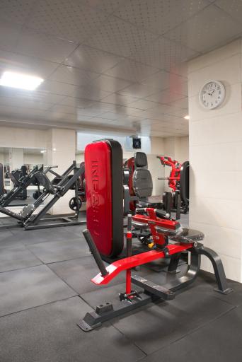 باشگاه ورزشی بانوان آزیسام