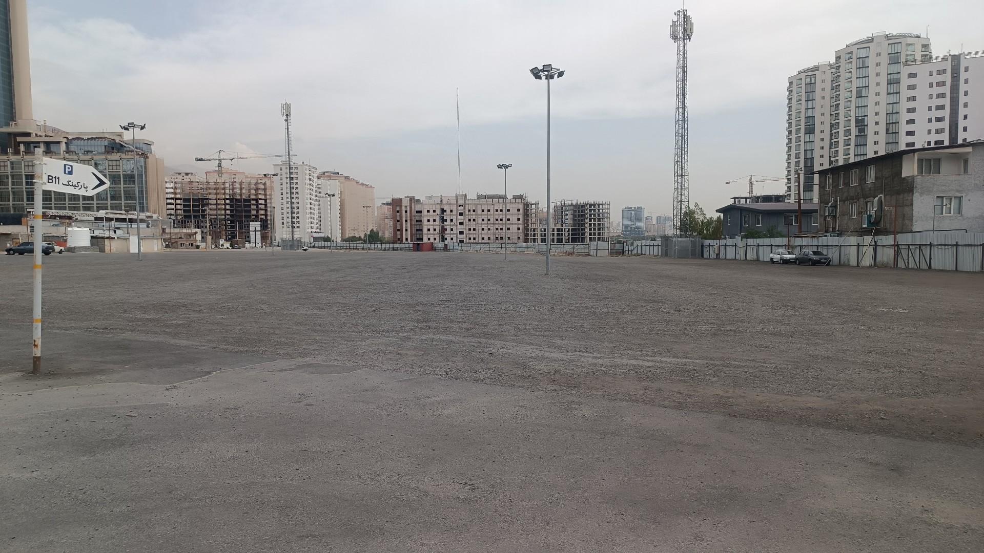 عکس پارکینگ رو باز ایران مال