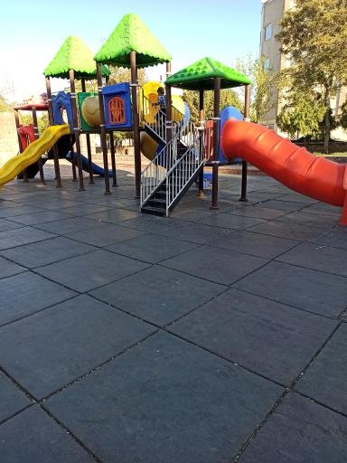 عکس زمین بازی کودکان