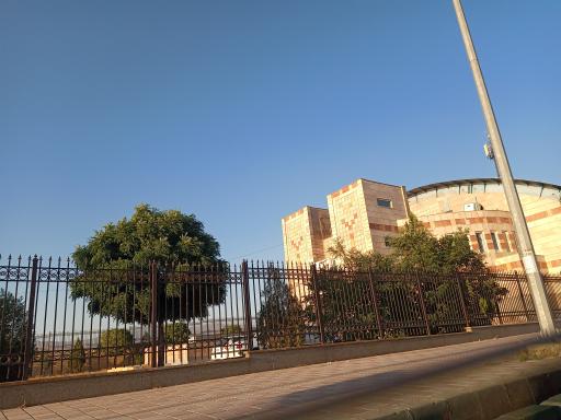 عکس سالن چند منظوره پوریای ولی