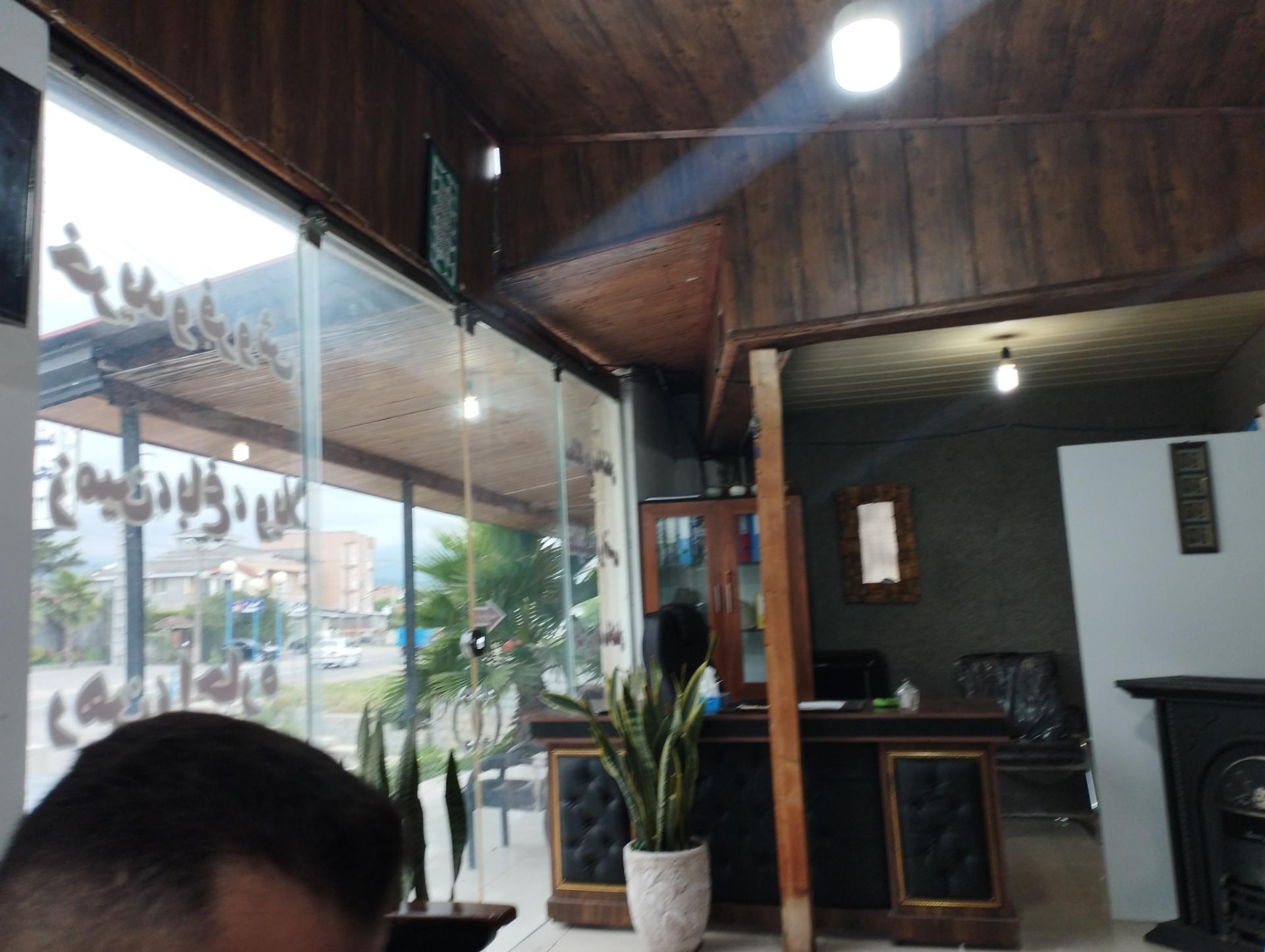 عکس مشاور املاک ایفل