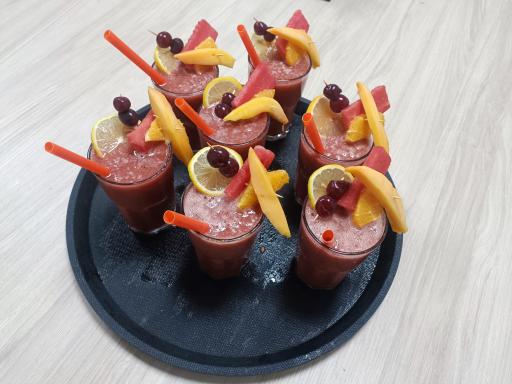 عکس کافه رستوران بزرگ کاراکتر