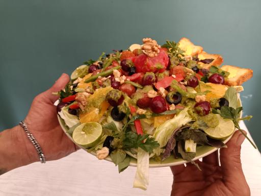 عکس کافه رستوران بزرگ کاراکتر