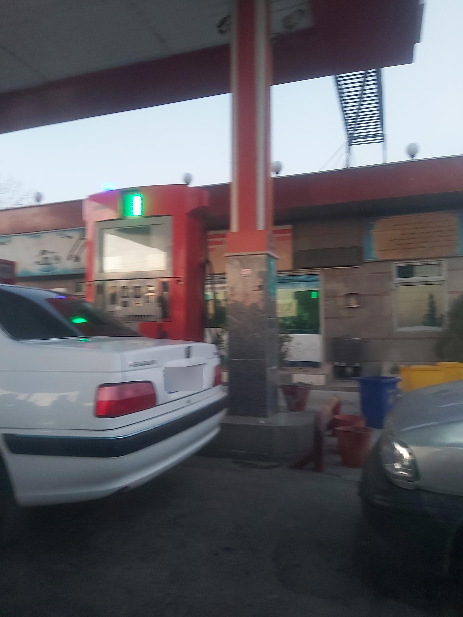 عکس جایگاه سوخت بنزین و گازوئیل