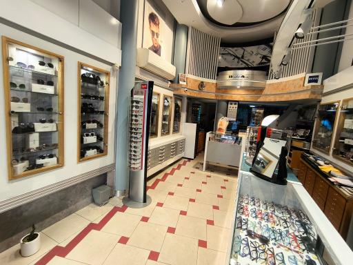 عکس عینک شاهین