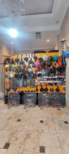 عکس تعمیرات دوچرخه سازی دوستان