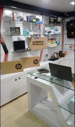 عکس فروشگاه لپ تاپ شبکه مجازی