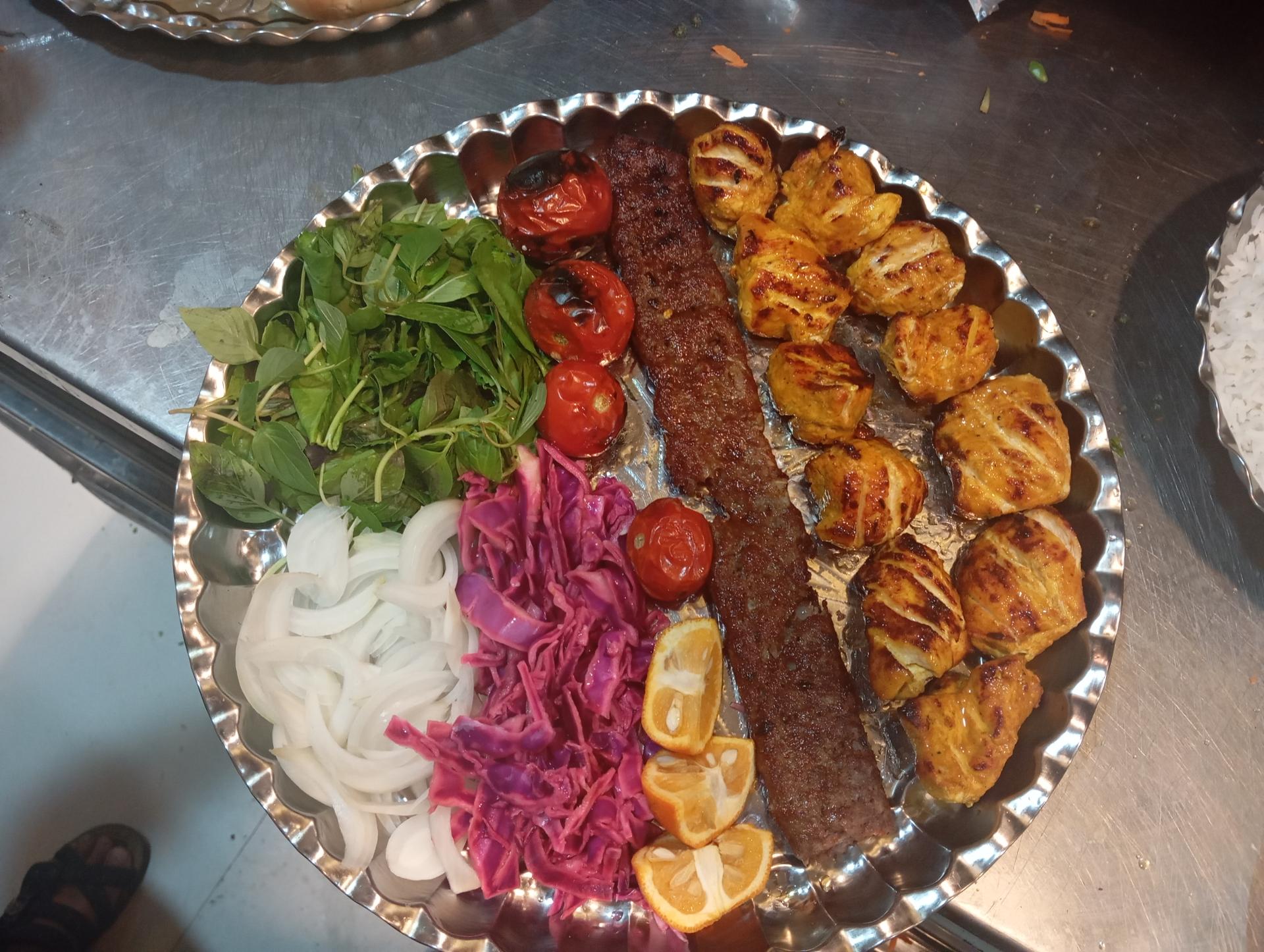 عکس کباب سرای حاج یونس