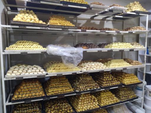 عکس کارگاه قنادی شهراد