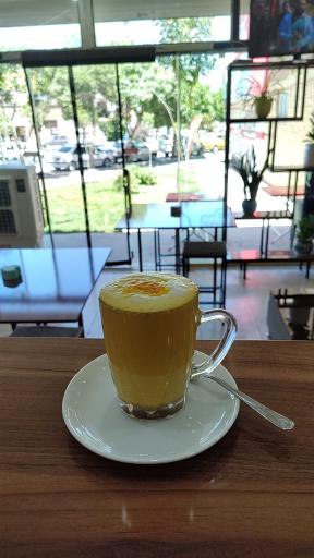 عکس کافه رستوران صنم