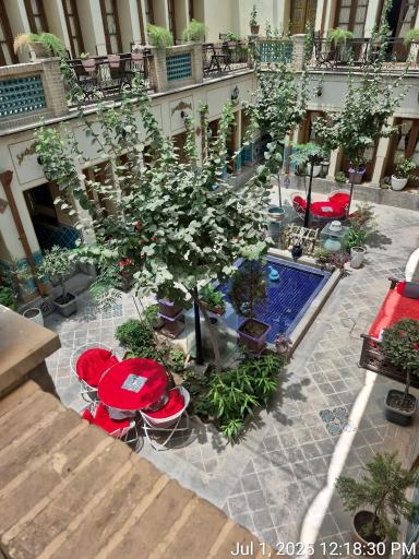 عکس هتل سنتی طلوع خورشید