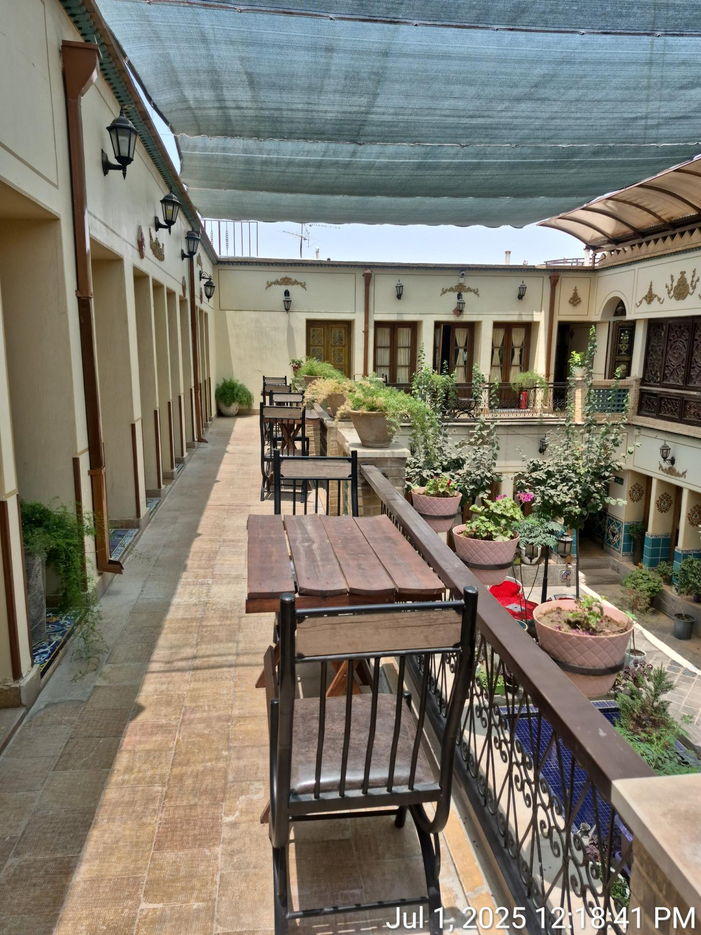 عکس هتل سنتی طلوع خورشید