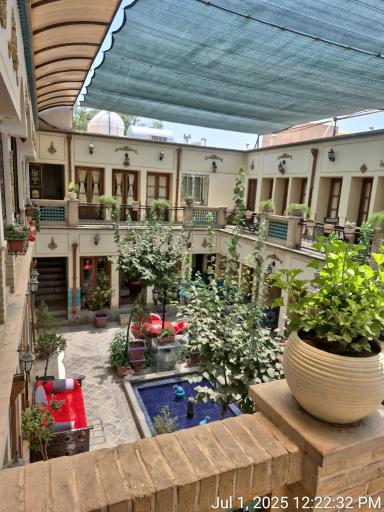 عکس هتل سنتی طلوع خورشید