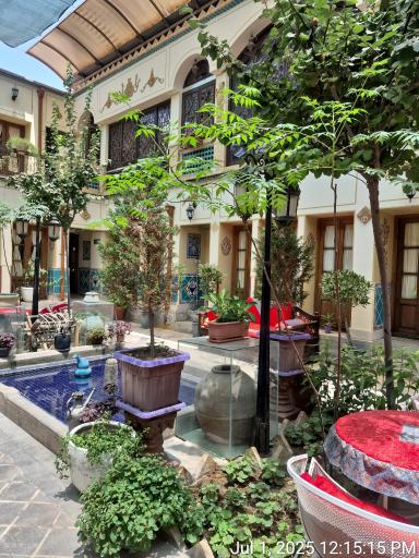 عکس هتل سنتی طلوع خورشید