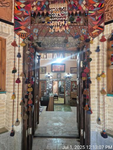 عکس هتل سنتی طلوع خورشید