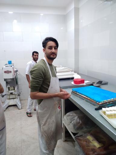 عکس کارگاه قنادی شهراد