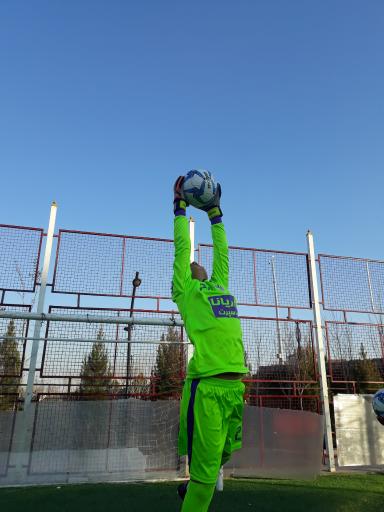 عکس چمن مصنوعی  باشگاه فوتبال باتیس 