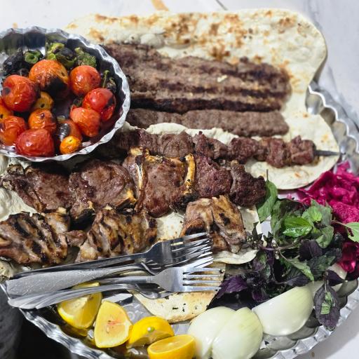 عکس کبابی  نان داغ کباب داغ سیروان
