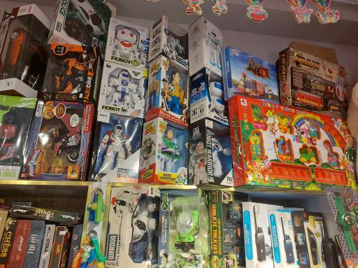 عکس فروشگاه اسباب بازی شادی بال