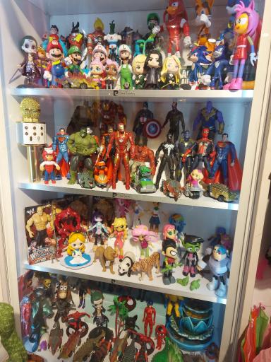 عکس فروشگاه اسباب بازی شادی بال