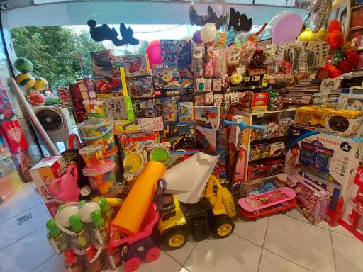 عکس فروشگاه اسباب بازی شادی بال