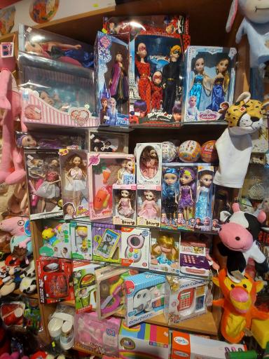 عکس فروشگاه اسباب بازی شادی بال